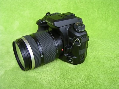 Konica Minolta DYNAX 7D 6.1MP DSLR Gehäuse + KM Obj. AF 18-200 mm NEUZUSTAND!!!