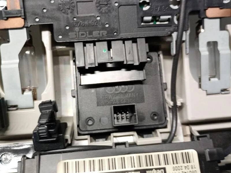 4L0947135M luz interior para AUDI Q7 (4LB) 3.0 TDI QUATTRO 2006 5573437 - Imagen 4 de 4