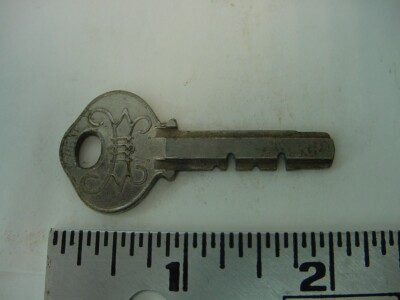 VINTAGE SKELETON KEY - ANTIQUE CLOCK CABINET LOCK KEY - 658