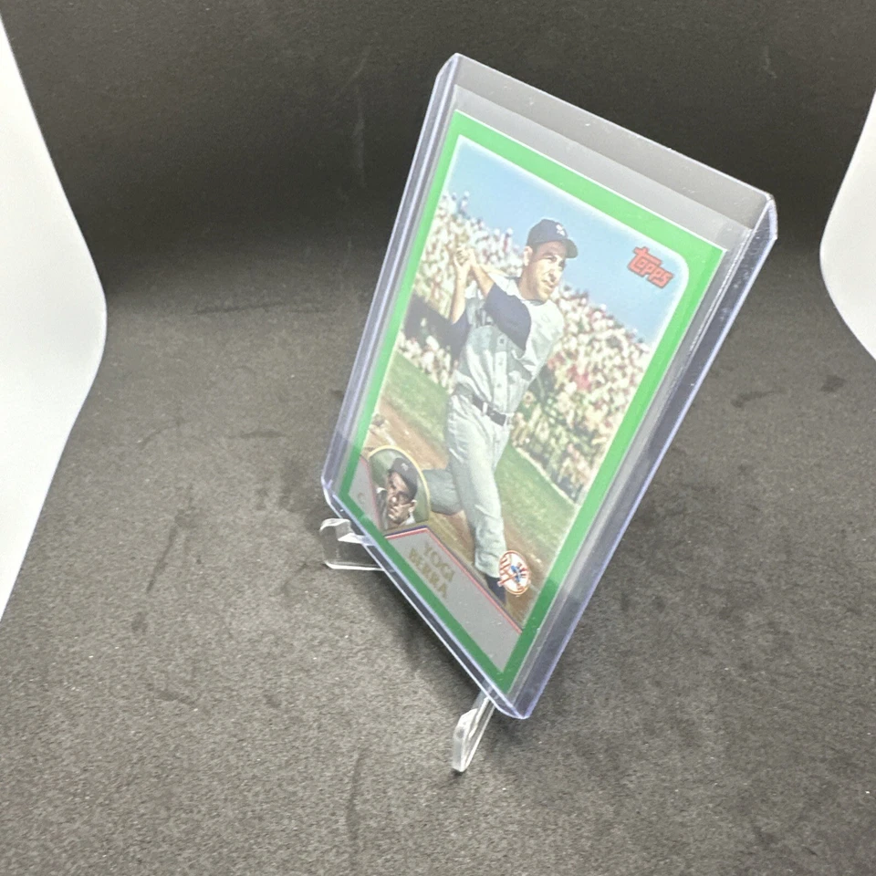 2023 Topps Archives Baseball Yogi Berra Green Foil/99 New York Yankees #299 - Image 3 of 4