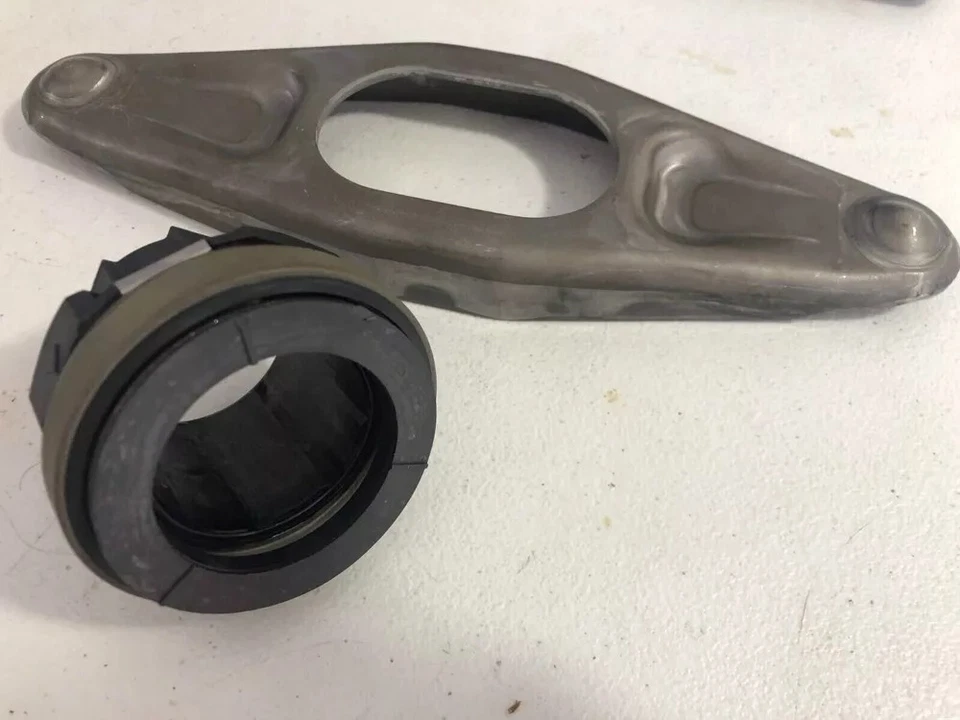 Nuevo cojinete de liberación de embrague con palanca de horquilla de liberación LUK BMW OEM 21517564027 Foto 3 de 4