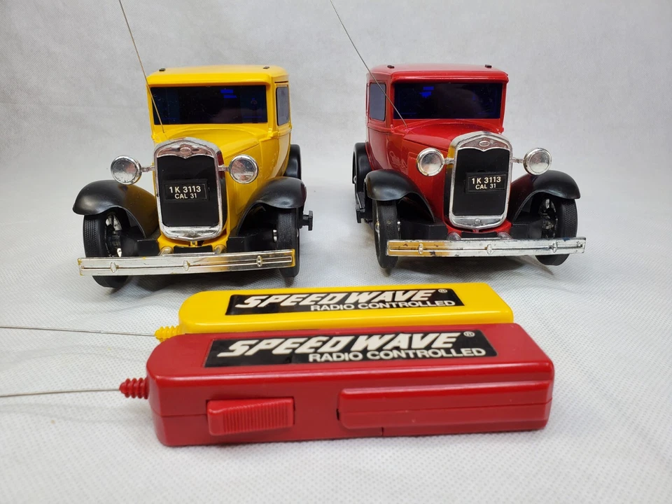 Juego de 2 coches de control de radio Speedwave de colección Galoob Demolition Showdown 1979 Foto 4 de 4