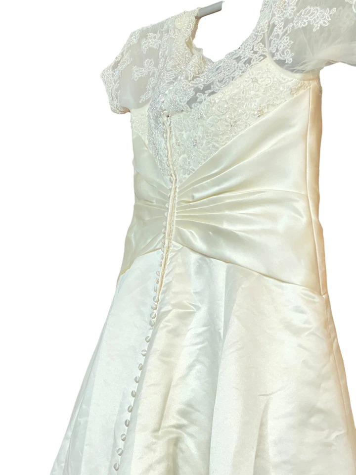 Unforgettable Women's Plus Size Wedding Dress w/ Royal Length Train (Size: 24) - Image 3 of 4