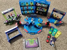 Huge Akedo Warriors Lot Shooters Figures Case Arena Collection 34 Figures 