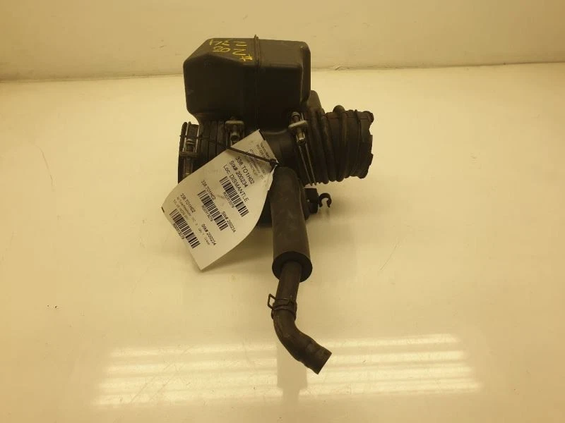 Toyota Camry SE 2002 3,0 L 6 cilindros filtro de aire tubo/resonador  Foto 4 de 4