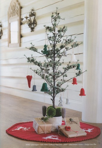 Julestrikk - Dalegarn Nr. 305 - Dale of Norway Christmas Knitting Pattern Book - Picture 5 of 19