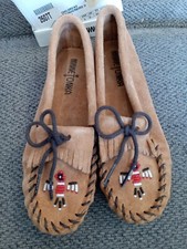 MINNETONKA LEATHER BEADED MOCCASINS SZ 3 CHILD BROWN, THUNDERBIRD, SLIP ON