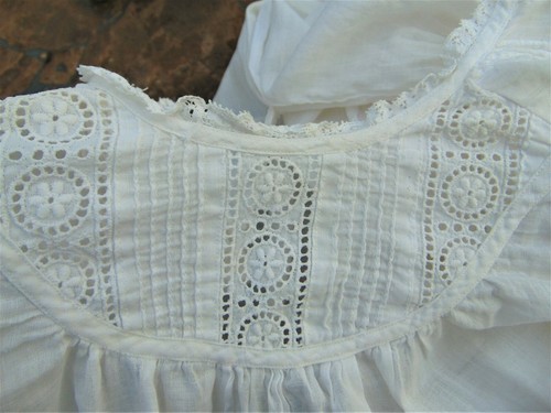 ANTIQUE VICTORIAN EMBROIDERED CHILD'S CHRISTENING GOWN~ EXCELLENT CONDITION - Picture 10 of 11