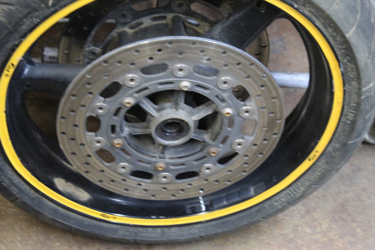 98-01 YAMAHA YZF R1 OEM FRONT WHEEL RIM W TIRE G7 | eBay