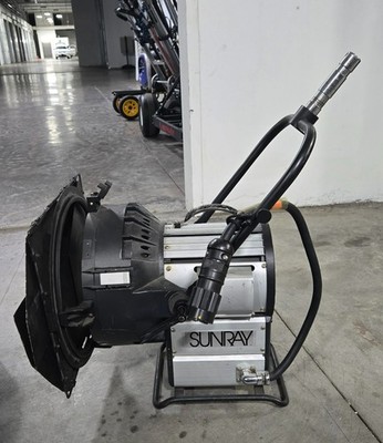 Sunray 1200/1800 w PAR  HMI light with spare lamps c to Arri and Desisti 1200