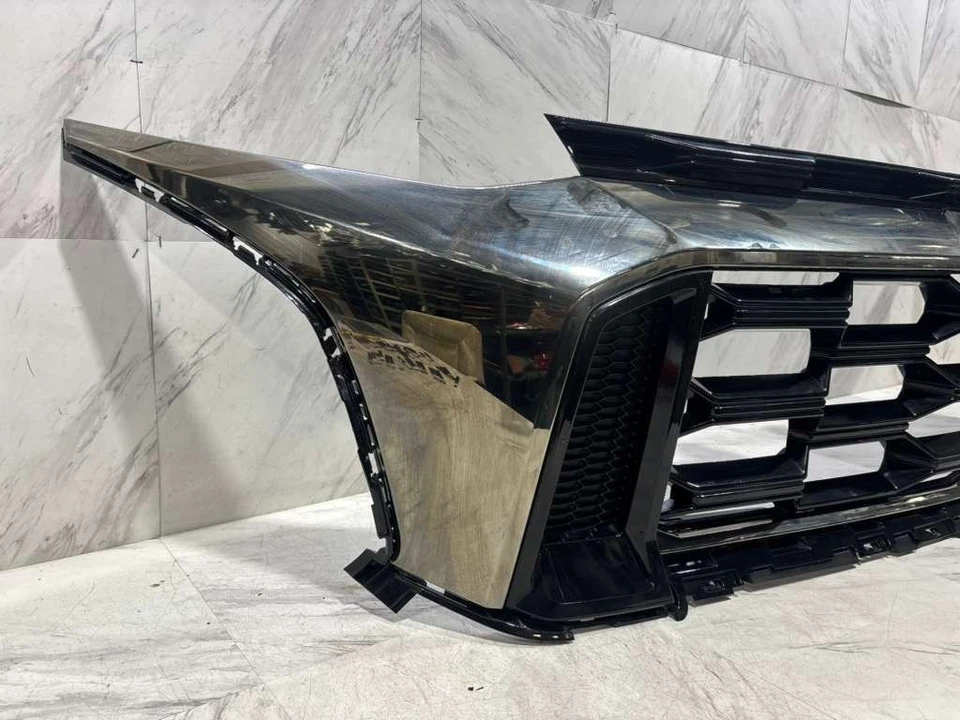 REJILLA CENTRAL SUPERIOR DELANTERA FABRICANTE DE EQUIPOS ORIGINALES CHEVROLET EQUINOX 2025-2026 CON ORIFICIO PARA CÁMARA Foto 3 de 4