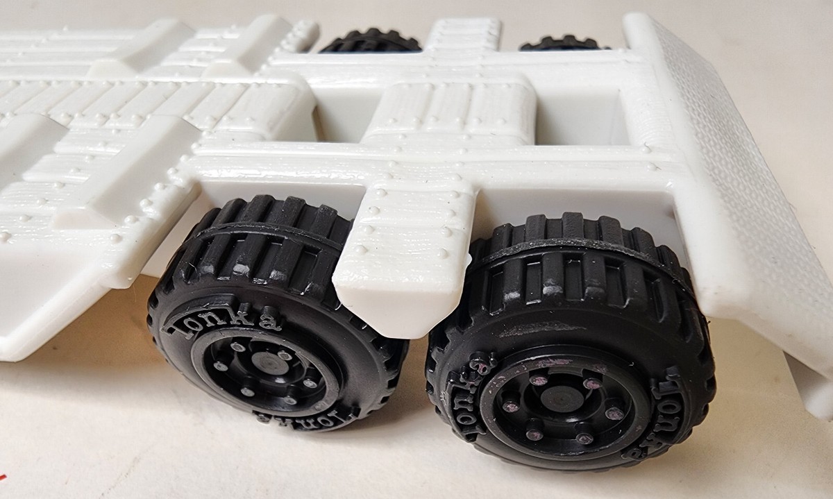 tonka トレーラー　1970〜1980年　ビンテージ Vintage Tonka White Plastic Low Boy Trailer Toy 811706 Low