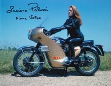 LUCIANA PALUZZI signed Autogramm 20x25cm JAMES BOND in Person autograph COA