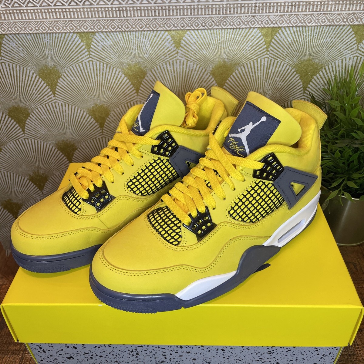 Nike Air Jordan 4 Lightning Tour Yellow Size 8 (2021) CT8527  display picture 3