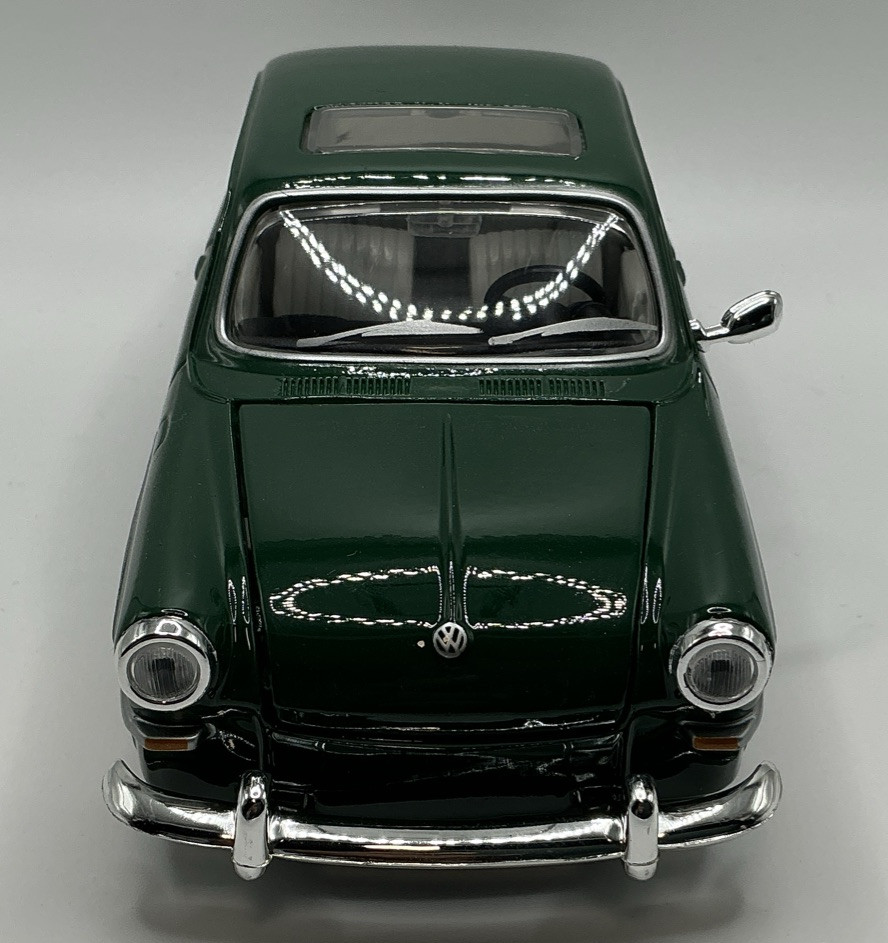 1967 VOLKSWAGEN 1600 FASTBACK GREEN 1:24 SCALE BY MAISTO