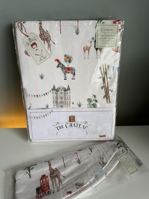 Angel Strawbridge Le Cirque Du Chateau gefütterte Vorhänge und Raffbänder mit Bleistiftfalte