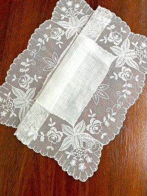 Vintage Handkerchief Hankie White Linen Daffodil Lace Desco NWT