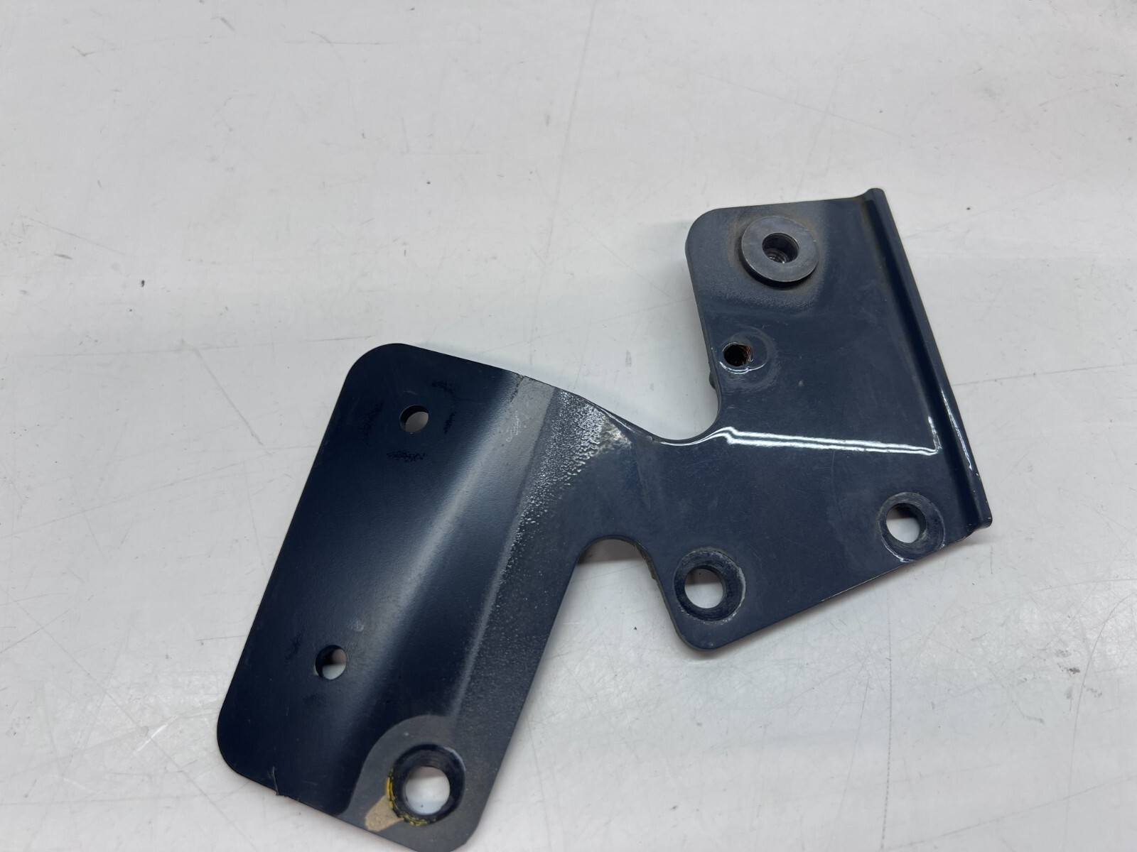 LAMBORGHINI AVENTADOR FRONT LEFT LH FENDER WING BRACKET OEM 470810679A
