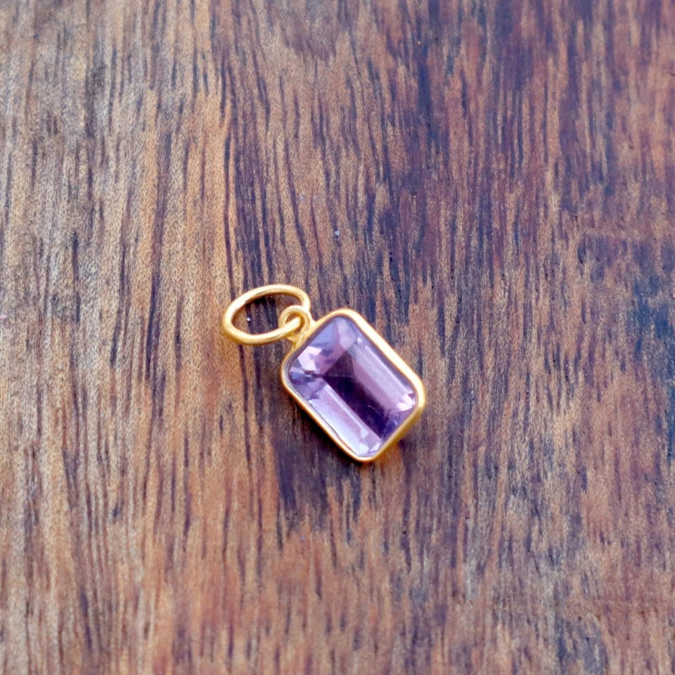 Colgante con dije de piedras preciosas de amatista natural de oro macizo de 18 quilates para Navidad para mujeres Foto 2 de 4