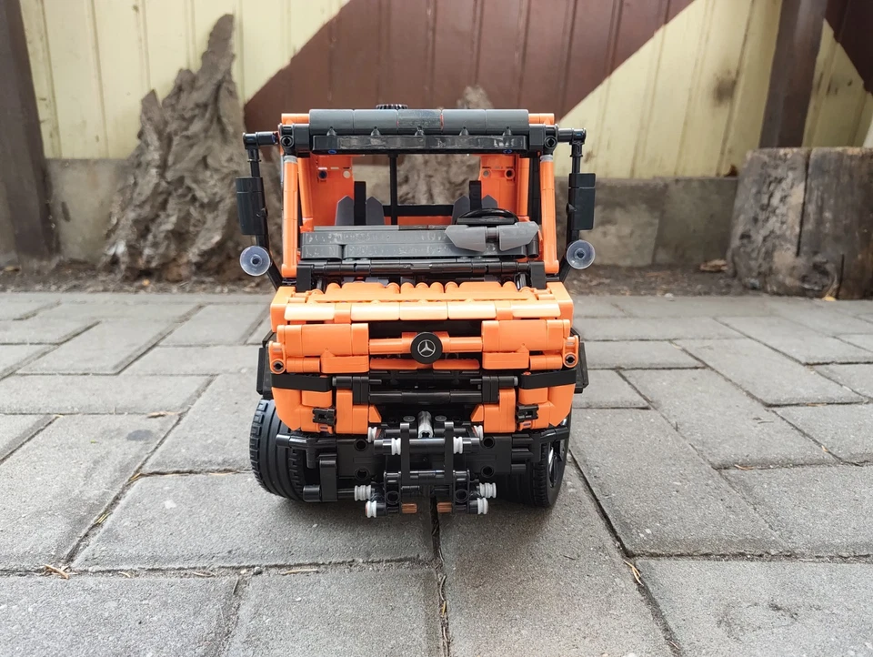 Lego Unimog designed by EricTrax | MOC vom Set 42177 Mercedes G500 - Bild 3 von 4