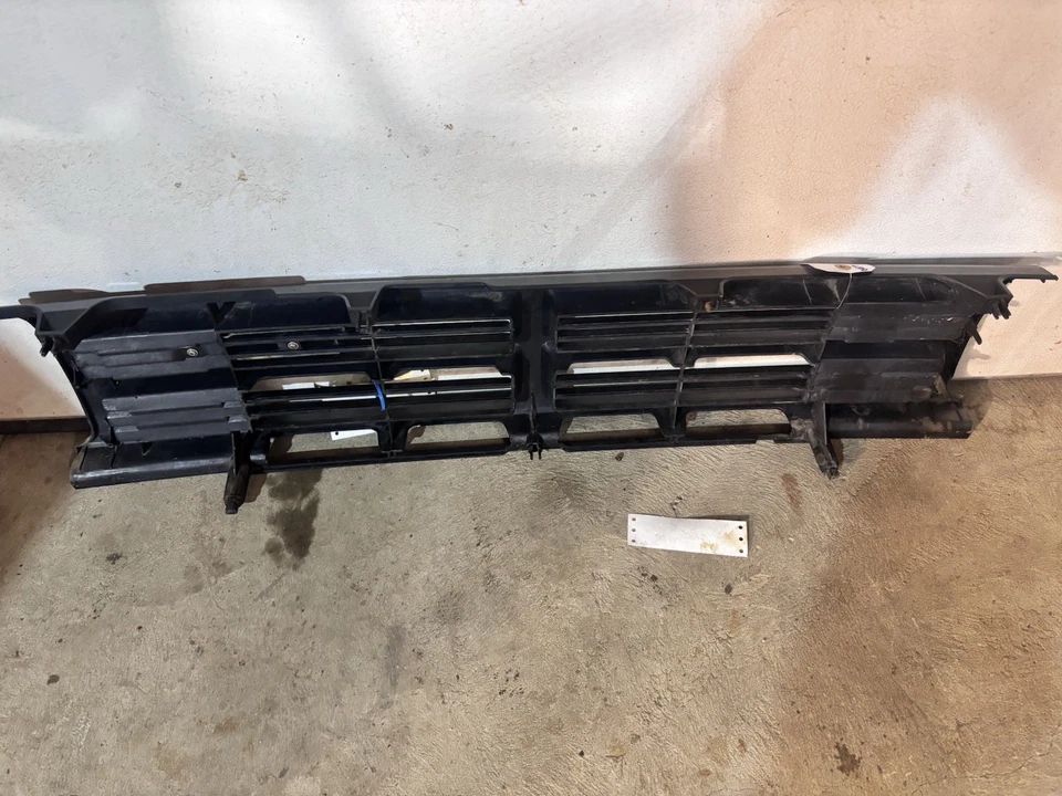 1984-1989 Toyota 4Runner Pickup Truck Front Grille Grill - Image 3 of 3