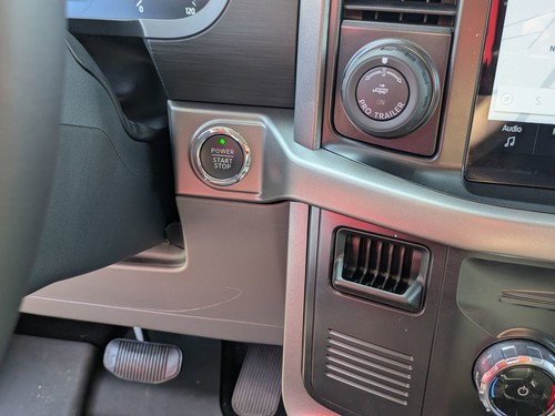 2025 Ford F-150 Lightning XLT - Picture 26 of 40