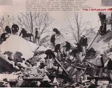 Original Press Photo Explosion Newham Hse Manor Fields Estate Putney 10.1.85 (2)