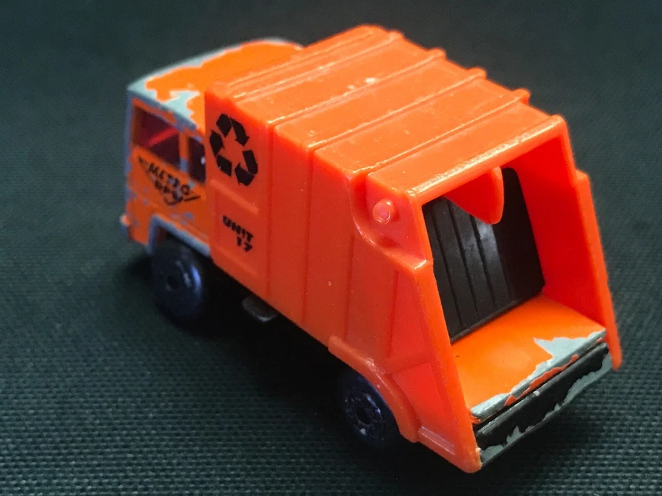 Matchbox Refuse Truck Collectable Scale 1:64 - Image 3 of 4