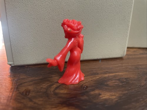 Monster In My Pocket Series 1 #26 Medusa Red MIMP Matchbox 1990 - Picture 3 of 7