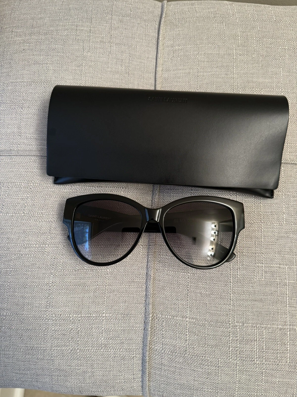 Lunettes de soleil YSL noires neuves sans étiquette style M3