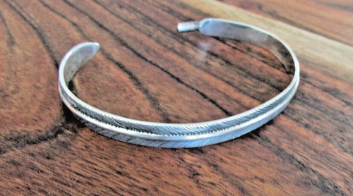 Signed Navajo A.Martin 925 Sterling Silver Feather Cuff Bracelet - Picture 3 of 12