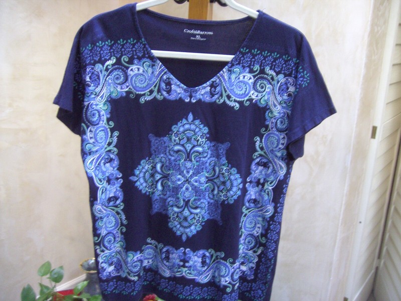 Croft & Barrow XL Navy Cotton/Modal Top Floral Paisley V Neckline