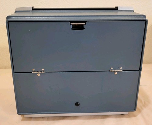 VTG • Bell & Howell • 357A AutoLoad Super 8 Projector, Case, Guide & Reel • Exc! - Picture 10 of 16