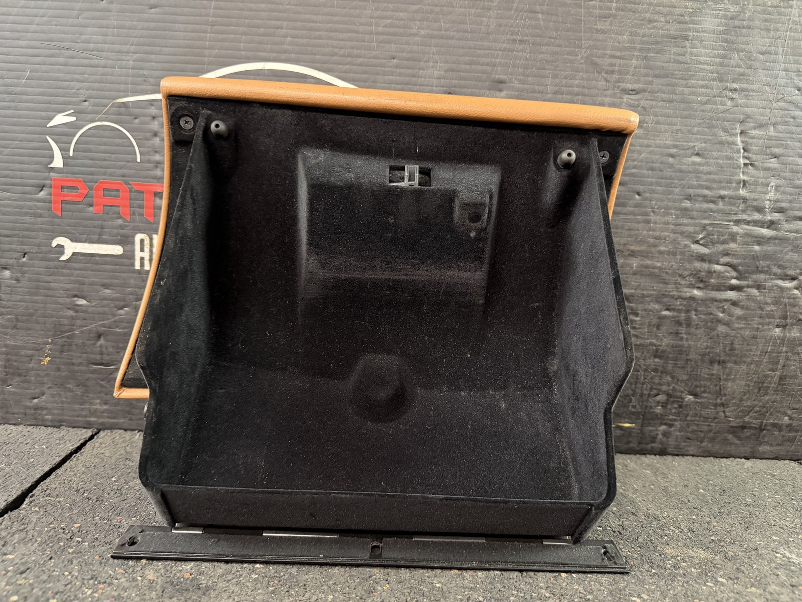 02-06 MASERATI SPYDER DASH GLOVE BOX STORAGE COMPARTMENT SADDLE TAN 382300403