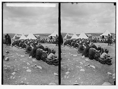 Excavations at Tell Beit Mirsim Kirjath-Sepher 1926. Workmen waiting for the