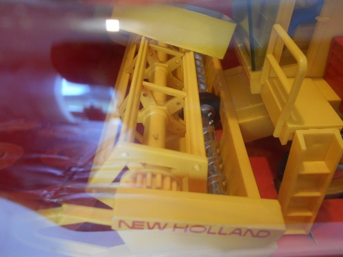 Britains 1:32 Scale New Holland TR85 Combine Harvester, #9575, NIB, Action Reel - Picture 11 of 11