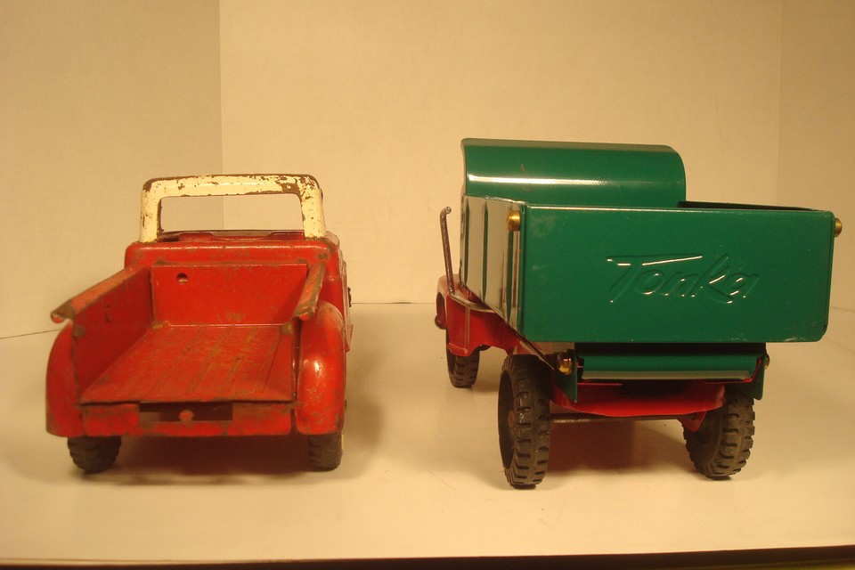 2 TONKA TRUCKS 1 STEPSIDE FORD FARM PICKUP & 1 BOX DUMP TRUCK FOR