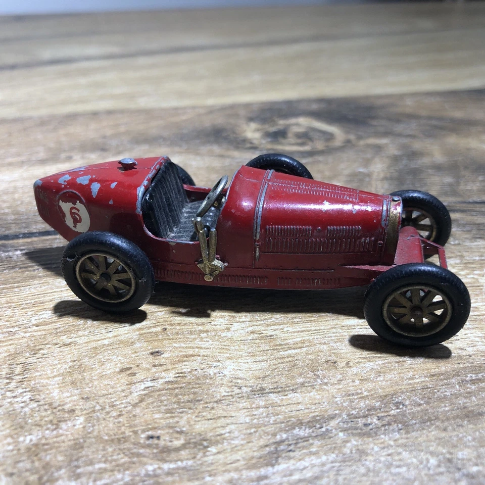 Модели вчерашнего года Bugatti 1926 тип 35 сделано в Англии Lesney - Изображение 3 из 4