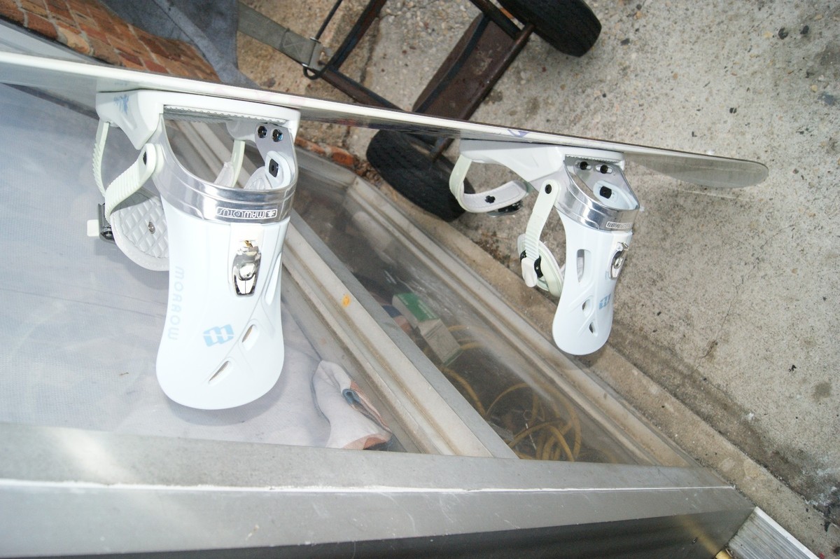 MORROW WILDFLOWER 48 SNOW BOARD WITH BINDERS IN GREAT