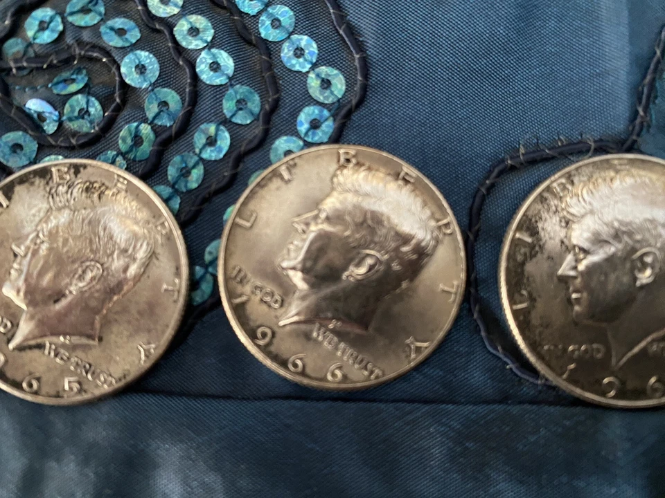 LOTTO 4 MONETE DA MEZZO DOLLARO USA ARGENTO KENNEDY ANNO 1964 1965 1966 1967 - Immagine 4 di 4