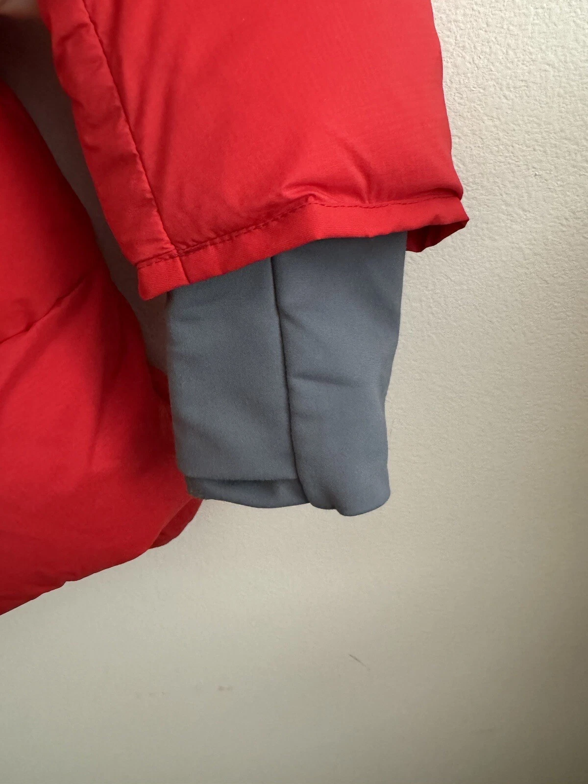 Felpa con cappuccio nuova con etichette Canada Goose da uomo GRANDE Armstrong con cappuccio puffer rossa