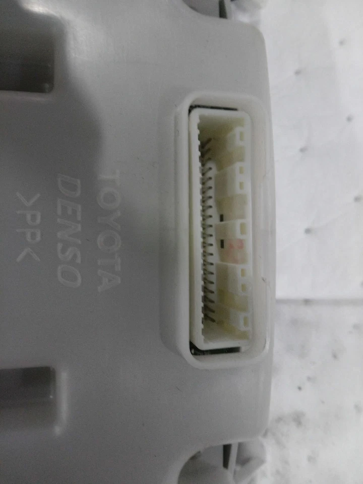 2005 Lexus ES330 Speedometer Gauge Black OEM 8380033800 153K Miles - Image 3 of 4