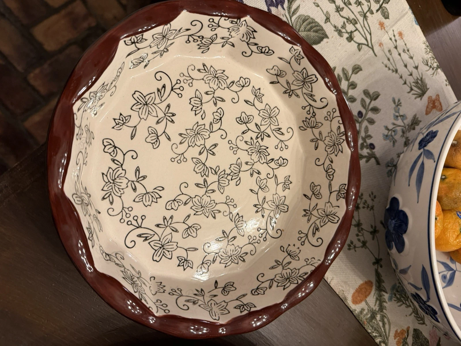 Temptations Ovenware Black Floral Lace - Pie Baker Scallop Dish 9" diameter
Opens in a new window or