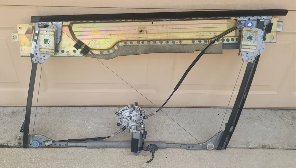 1998-2004 VOLVO C70 CONVERTIBLE FRONT DRIVER WINDOW REGULATOR MOTOR - Image 2 of 4