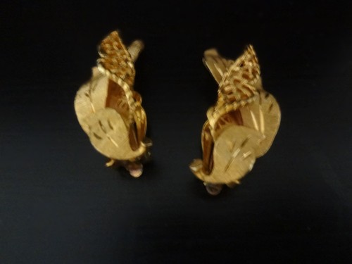 SOPHISTICATED GOLDTONE CHOKER WITH MATCHING CLIP ON EARRINGS - Picture 6 of 7