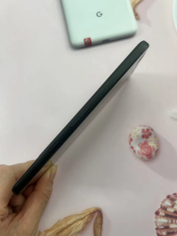 Google Pixel 2/2 XL - 64 GB - (Unlocked) andorid global smart phone - Image 2 of 4