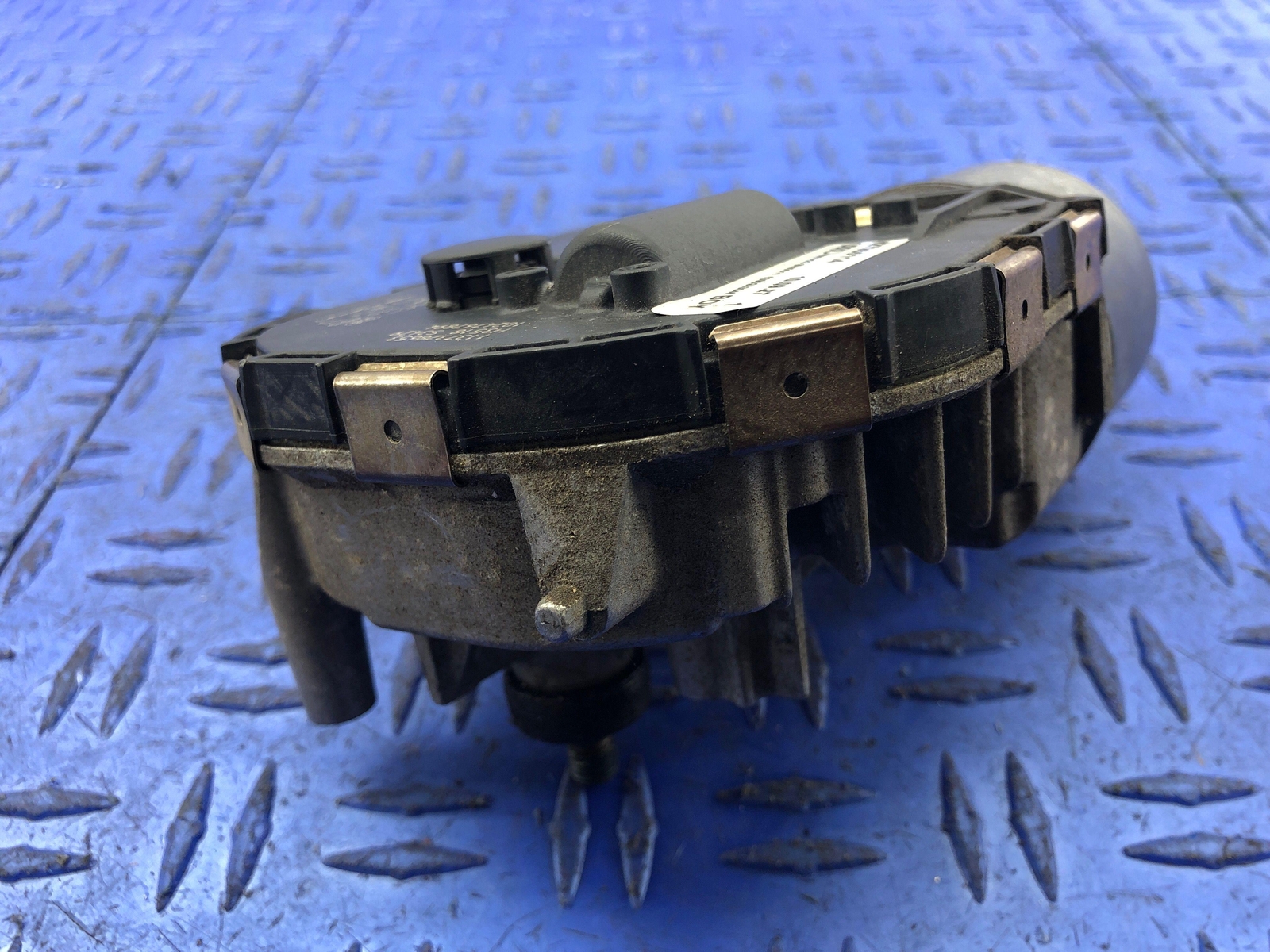 2011-2015 AUDI R8 CONVERTIBLE FRONT RIGHT SIDE WINDSHIELD WIPER MOTOR OEM