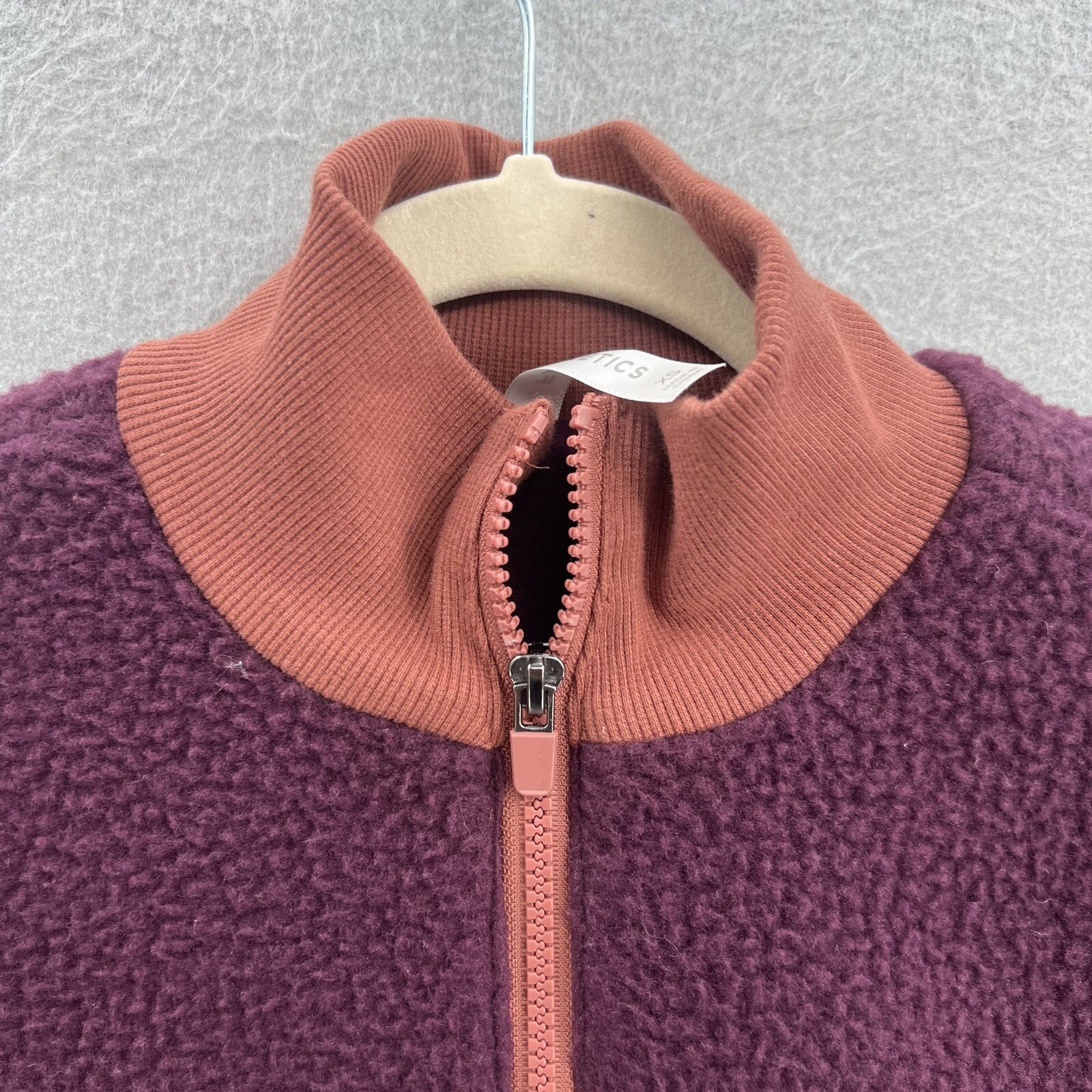 Maroon Fabletics Fabletics Sweatshirt Womens XS Maroon Color Block Fleece Pullover 1/2 ...
