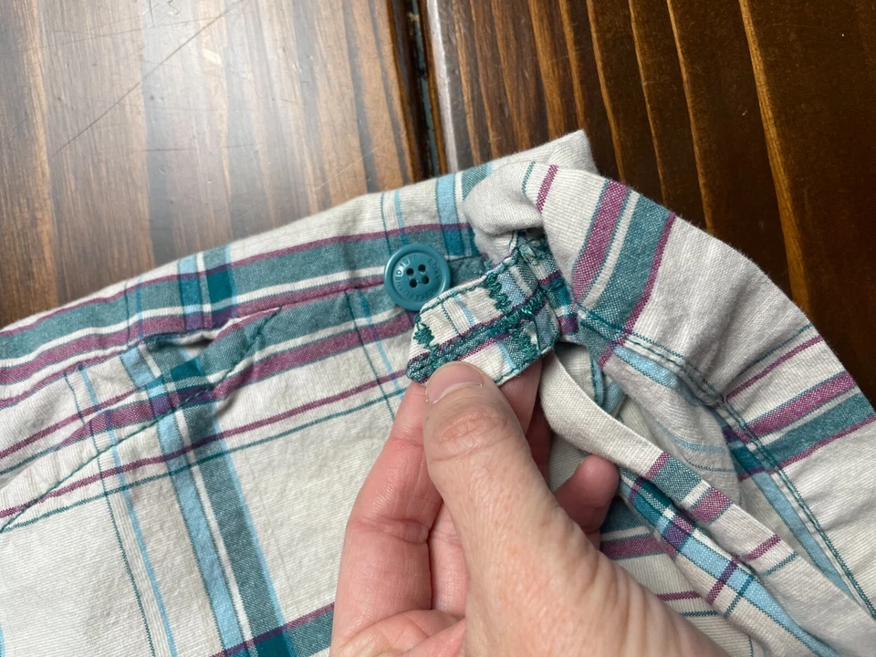 ROXY Shorts Women's Junior Size 3 Cream Purple Green Triple Button Vintage 2000 - Image 3 of 4