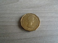 1966 ELIZABETH II BRASS/NICKEL THREE PENCE COIN + FREE COIN CASE UNC CONDITION